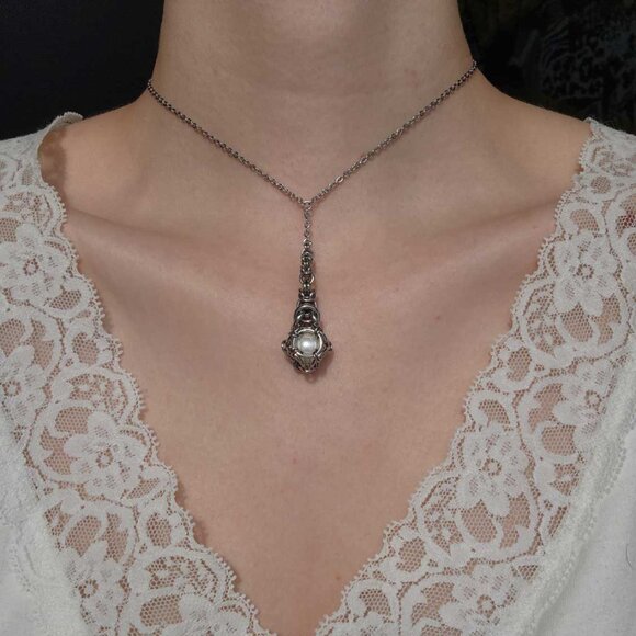 Vintage classic teardrop pearl and silver necklace - Picture 3 of 7